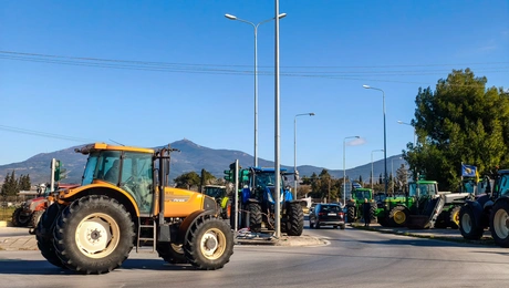 Αγρότες από τη Χαλκιδική αποχωρούν από το μπλόκο στα Πράσινα Φανάρια