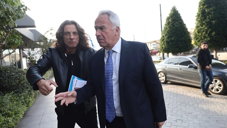 Ο Μάκης Βορίδης προσέρχεται για την ενημέρωση από τον Κώστα Τσιάρα 