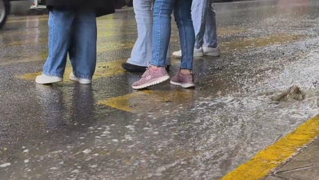 Στιγμή από τις βροχές στην Αθήνα, 24/12/2025