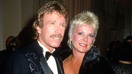 Τσακ Νόρις και Νταϊάν Χόλετσεκ