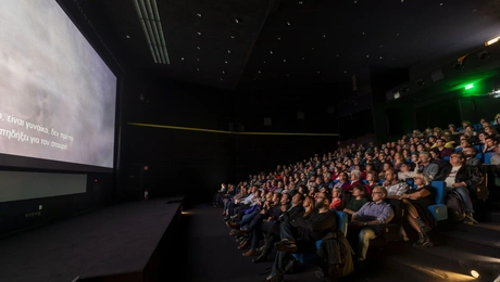 Γεμάτη κινηματογραφική αίθουσα