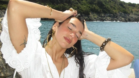 Η Dua Lipa στις διακοπές της