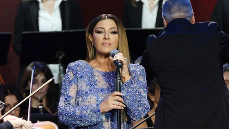 Έλενα Παπαρίζου