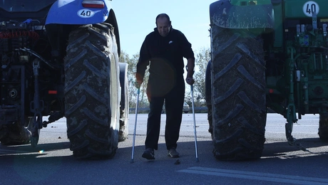 Αγρότης στο μπλόκο των Μαλγάρων
