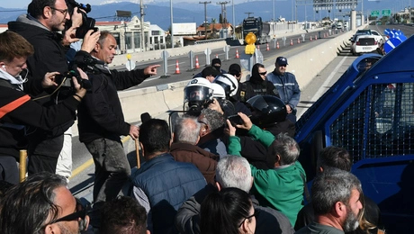 Αγρότες επιχειρούν πέρασμα στο Ρίο - Αντίρριο