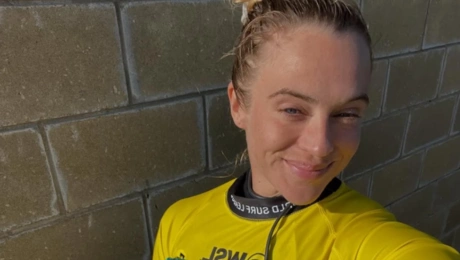 H σέρφερ Λόρα Κρέιν