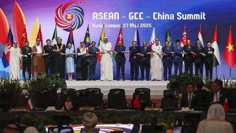 λεφτα πολιτικοί