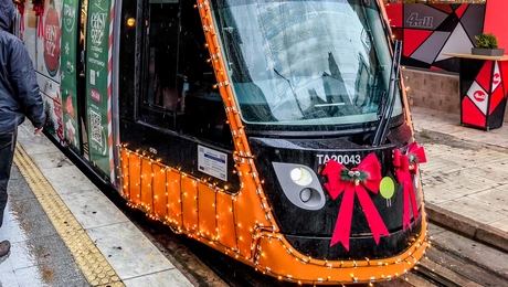 στολισμένο τραμ