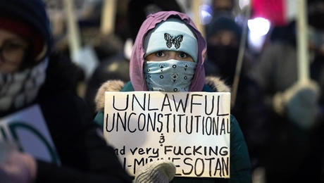 Διαδηλώτρια κατά της ICE στη Μινεάπολις