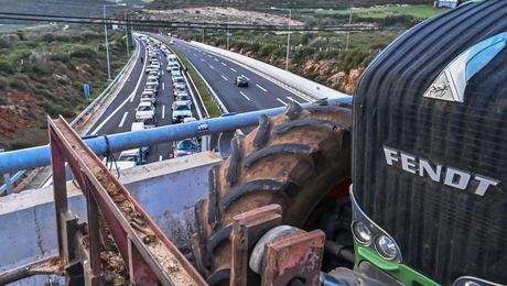 Κινητοποίηση αγροτών στην Κορίνθου - Τριπόλεως