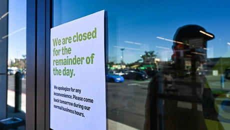 Κύμα λουκέτων σε αλυσίδες της Amazon