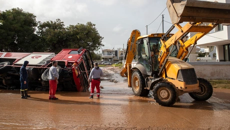 Καταστροφές από την κακοκαιρία στη Βάρη