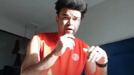 Στιγμιότυπο από το βίντεο του Ελάιζα Μπράιαντ