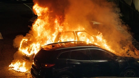 Φωτιά σε αυτοκίνητα στη Γαλλία