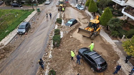 Εικόνες καταστροφής στη Γλυφάδα από την κακοκαιρία