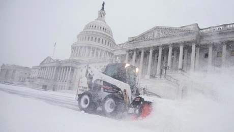 Εκχιονιστικό έξω από το Καπιτώλιο των ΗΠΑ