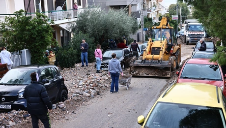 Εικόνα καταστροφής στη Γλυφάδα μετά το πέρασμα της κακοκαιρίας