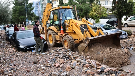 Εικόνα καταστροφής στη Γλυφάδα μετά το πέρασμα της κακοκαιρίας