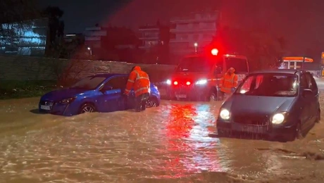 Ποτάμι με ακινητοποιημένα οχήματα η Ποσειδώνος
