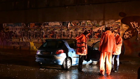 Εγκλωβισμένα αυτοκίνητα στη Γέφυρα Σπύρου Λούη