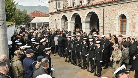 Η κηδεία του λιμενικού που έχασε τη ζωή του στο Άστρος