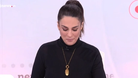 Η παρουσιάστρια ανακοινώνει τον θάνατο του Δημήτρη Μητσιώνη