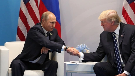 Καρέ από τη συνάντηση Πούτιν - Τραμπ το 2017
