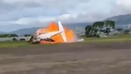 Η στιγμή της συντριβής του ιδιωτικού αεροσκάφους