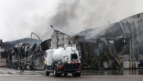 Φωτιά σε μπισκοτοβιομηχανία στα Τρίκαλα 