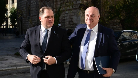 Ο Κώστας Τσιάρας προσέρχεται για τη συνάντηση με τους αγρότες