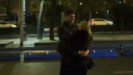 Στιγμιότυπο από το βίντεο της Ελένης Βουλγαράκη με τον Φώτη Ιωαννίδη