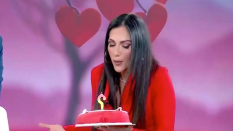 Η Ανθή Βούλγαρη σβήνει το κεράκι της