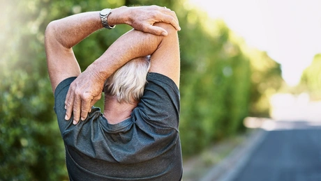 Ηλικιωμένος αθλείται