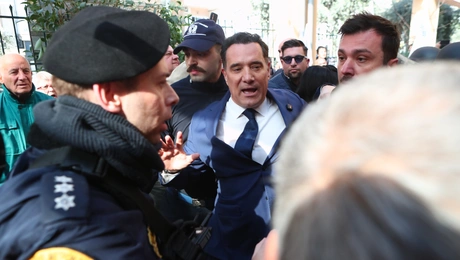 Επεισόδια στο νοσοκομείο Νίκαιας κατά την επίσκεψη Γεωργιάδη