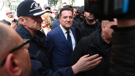 Επεισόδια στο νοσοκομείο Νίκαιας κατά την επίσκεψη Γεωργιάδη