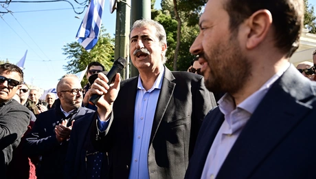 Ο Παύλος Πολάκης στην κινητοποίηση των οδηγών ταξί