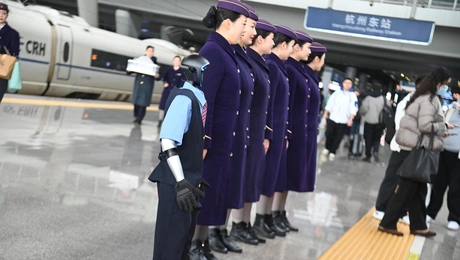 Ρομπότ σε ρόλο ελεγκτή τρένου στην Κίνα