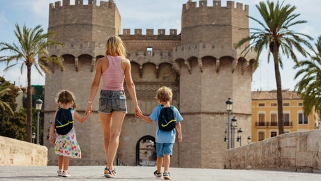 γυναίκα με παιδιά