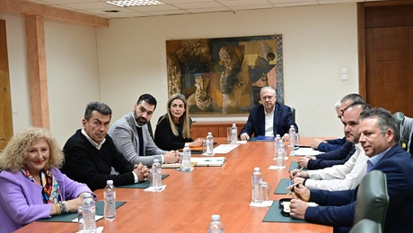 Συνάντηση πρατηριούχων και Θεοδωρικάκου