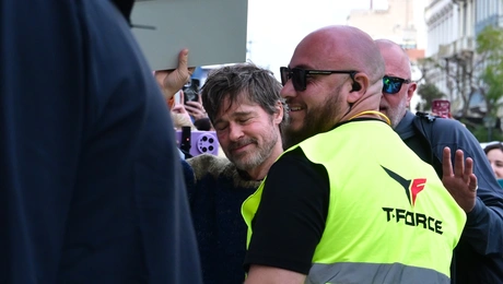 Ο Μπραντ Πιτ στο δημαρχείο της Αθήνας