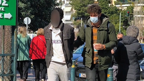 Στην Ευελπίδων ο 48χρονος που είχε χειροβομβίδες έξω από τη ΓΑΔΑ