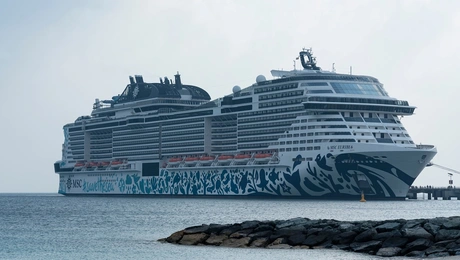 Κρουαζιερόπλοιο στον Περσικό Κόλπο