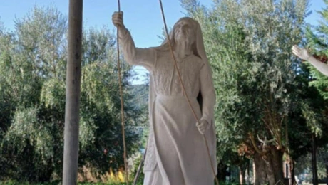 κυρά-της-Ρω-αγαλμα