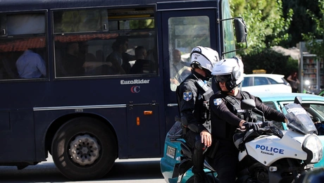 Προσαγωγή ατόμων στην Ευελπίδων