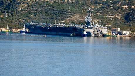 αεροπλανοφόρο USS GERALD FORD ΛΙΜΑΝΙ ΤΗΣ ΣΟΥΔΑΣ