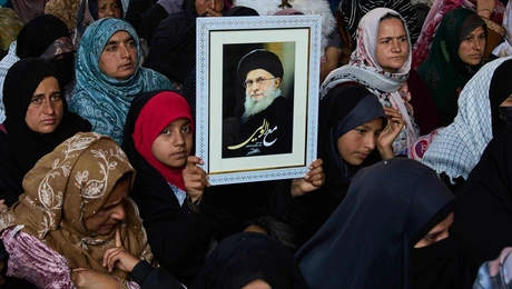 Θρήνος για τον Αλί Χαμενεΐ του Ιράν