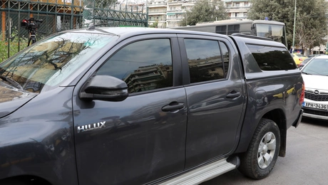 Στην Ευελπίδων οι Τούρκοι που συνελήφθησαν για τους πυροβολισμούς στη Νέα Μάκρη