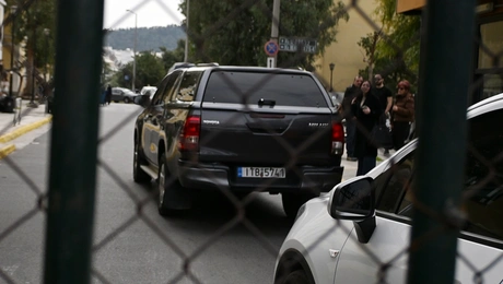 Μεταγωγή των δραστών των πυροβολισμών στη Νέα Μάκρη