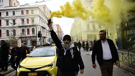 οδηγός ταξί με καπνογόνο