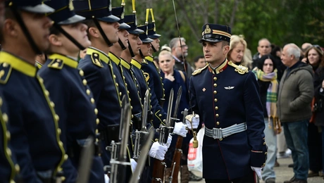 Στρατιωτική παρέλαση